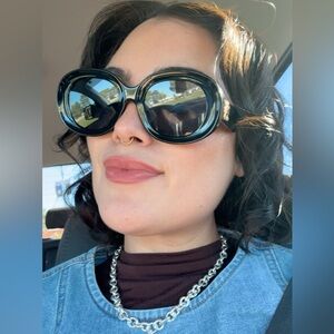 Meet your Posher, Vivian